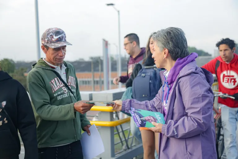 Claudia López, recorre a Fontibón